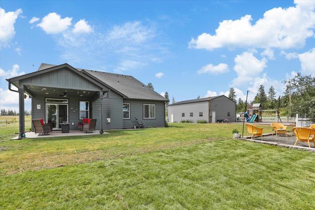 13616 W Pine Bluff Rd, Nine Mile Falls, WA 99026