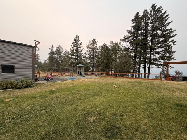 13616 W Pine Bluff Rd, Nine Mile Falls, WA 99026