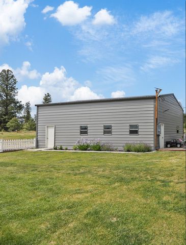13616 W Pine Bluff Rd, Nine Mile Falls, WA 99026