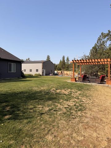 13616 W Pine Bluff Rd, Nine Mile Falls, WA 99026