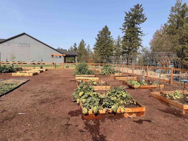 13616 W Pine Bluff Rd, Nine Mile Falls, WA 99026