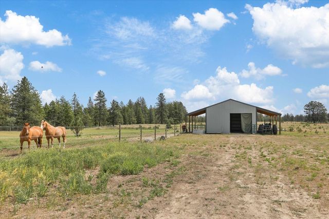 13616 W Pine Bluff Rd, Nine Mile Falls, WA 99026