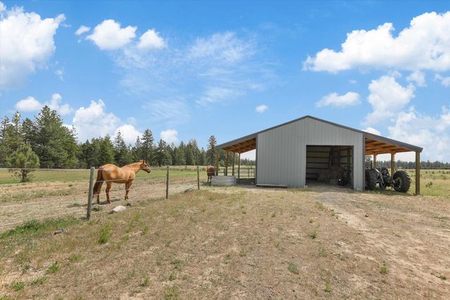 13616 W Pine Bluff Rd, Nine Mile Falls, WA 99026