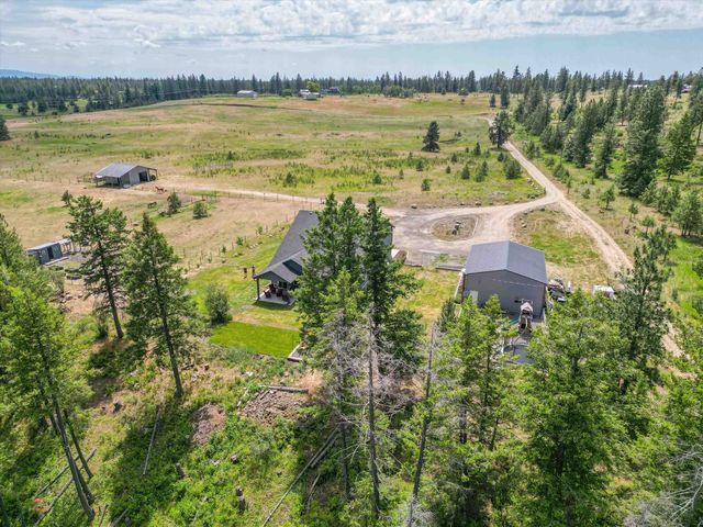 13616 W Pine Bluff Rd, Nine Mile Falls, WA 99026