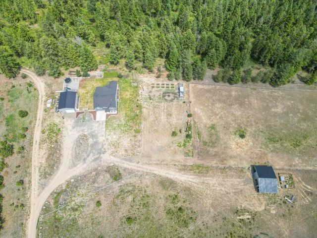 13616 W Pine Bluff Rd, Nine Mile Falls, WA 99026
