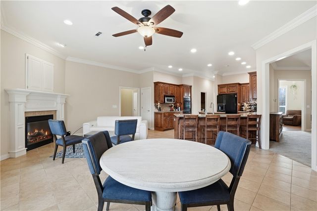 13708 Crazy Horse Drive, Rogers, AR 72758