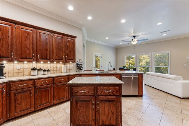 13708 Crazy Horse Drive, Rogers, AR 72758
