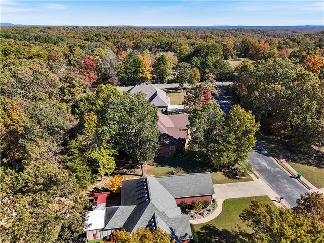13708 Crazy Horse Drive, Rogers, AR 72758