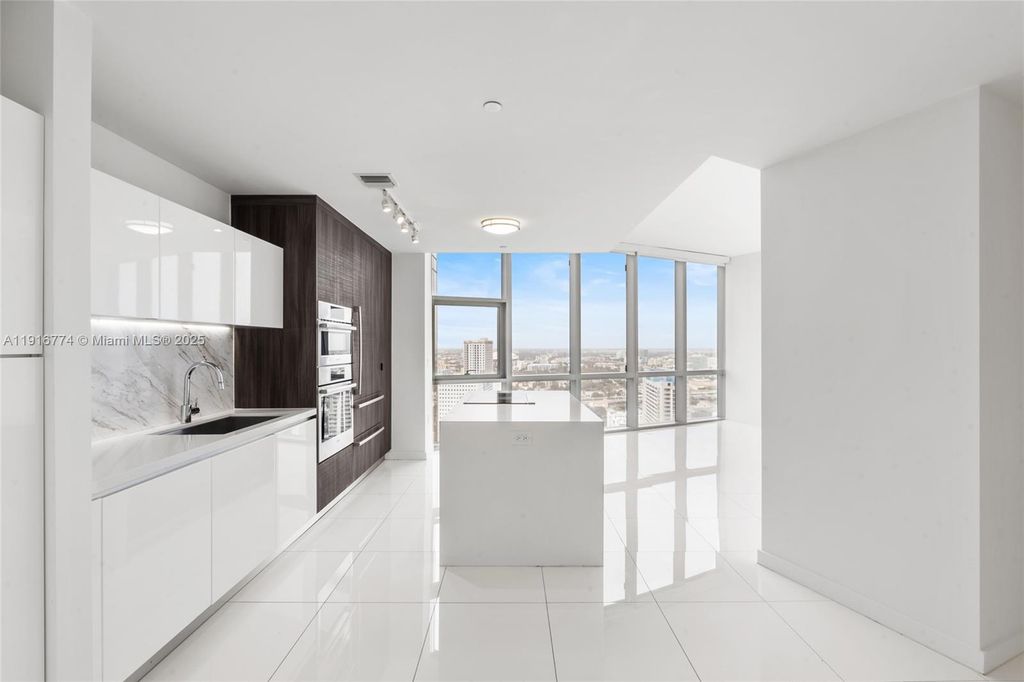 851 NE 1st Ave 3202, Miami, FL 33132