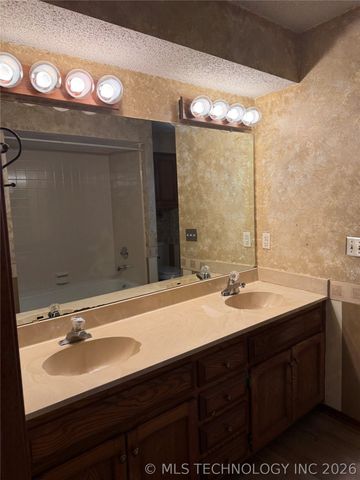 2614 S Gardenia Avenue, Broken Arrow, OK 74012