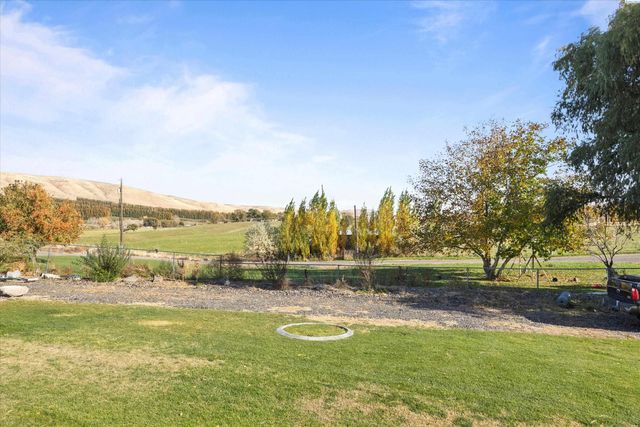 13232 N Nascar Pr Ne, Benton City, WA 99320