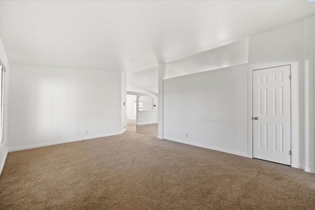 13232 N Nascar Pr Ne, Benton City, WA 99320