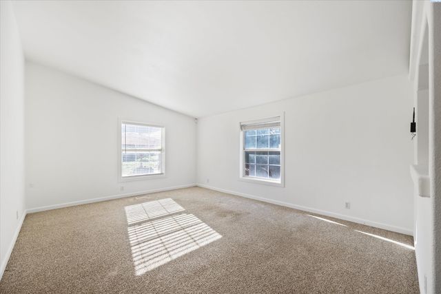 13232 N Nascar Pr Ne, Benton City, WA 99320