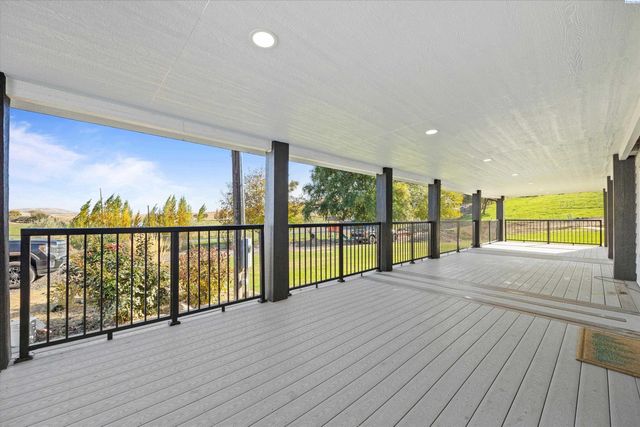 13232 N Nascar Pr Ne, Benton City, WA 99320