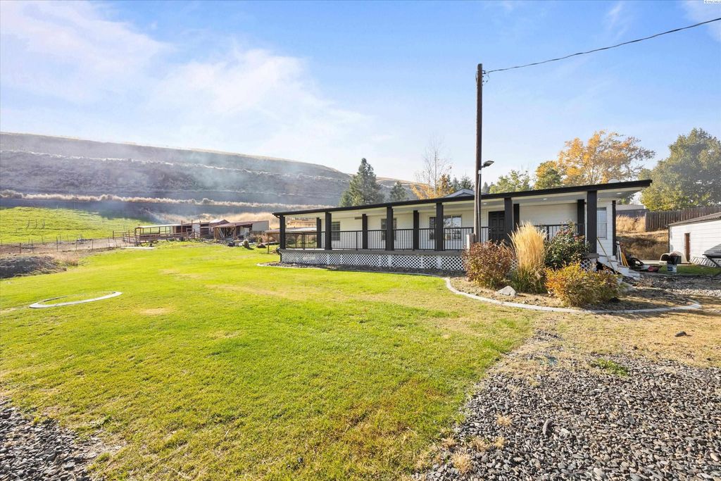 13232 N Nascar Pr Ne, Benton City, WA 99320