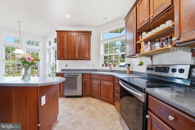 6678 CLARKES MEADOW DR, Bealeton, VA 22712