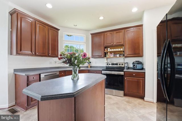 6678 CLARKES MEADOW DR, Bealeton, VA 22712