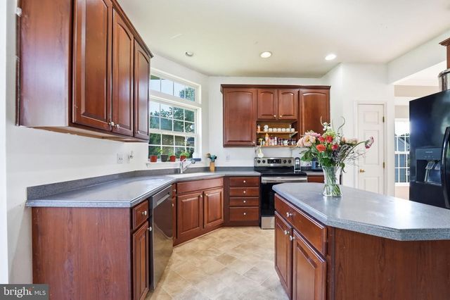 6678 CLARKES MEADOW DR, Bealeton, VA 22712