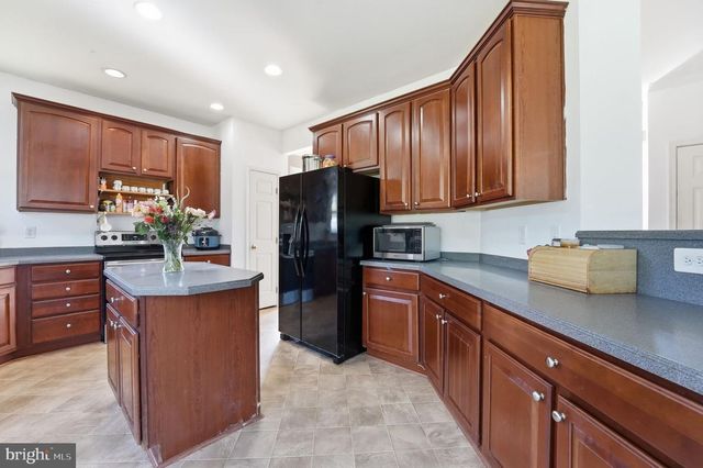 6678 CLARKES MEADOW DR, Bealeton, VA 22712