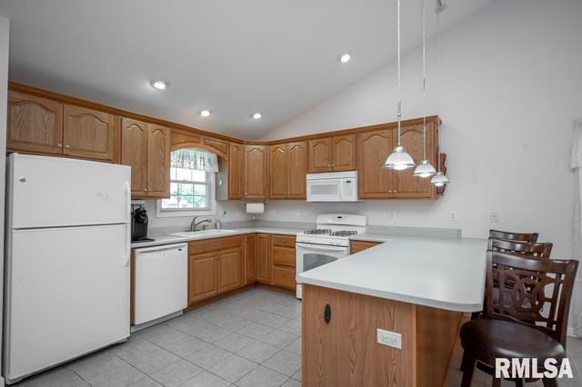2425 DELAWARE Street, Pekin, IL 61554