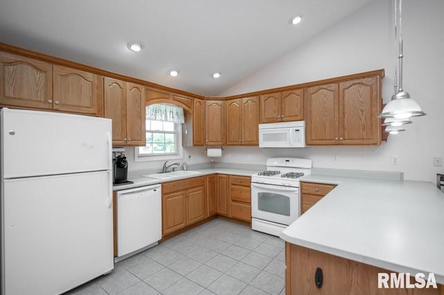 2425 DELAWARE Street, Pekin, IL 61554
