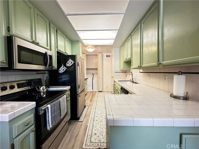 3200 W RIVERSIDE Drive M, Burbank, CA 91505