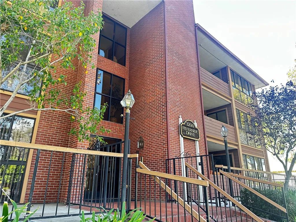 3200 W RIVERSIDE Drive M, Burbank, CA 91505