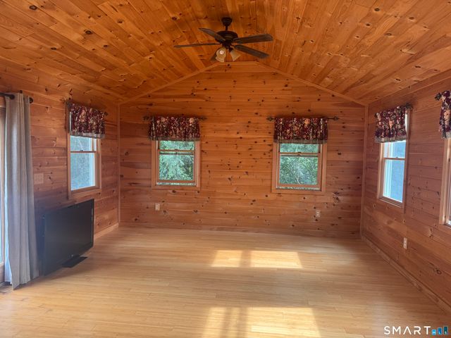 95 Cottonwood Lane, Montville, CT 06382