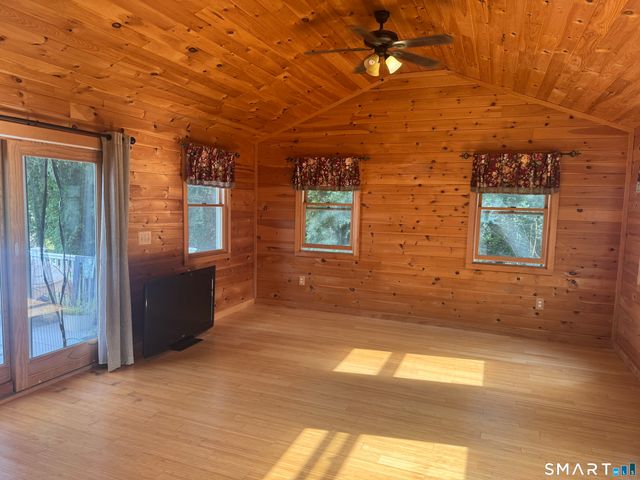 95 Cottonwood Lane, Montville, CT 06382