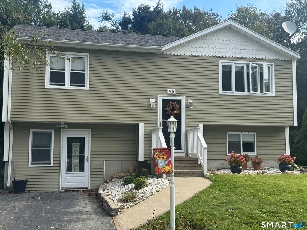 95 Cottonwood Lane, Montville, CT 06382