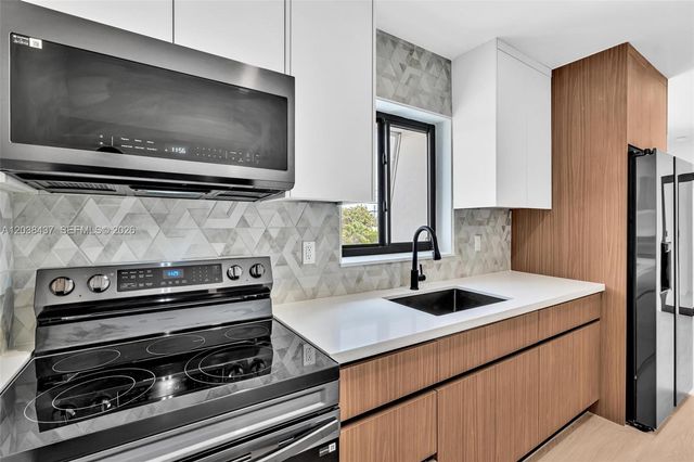 1924 NE 26th Street 4, Wilton Manors, FL 33305