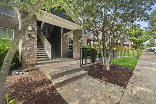 8205 Lenox Creekside Dr Unit 5, Antioch, TN 37013