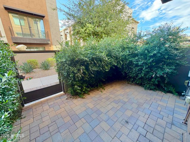 3233 N 70th Street Unit 1006, Scottsdale, AZ 85251