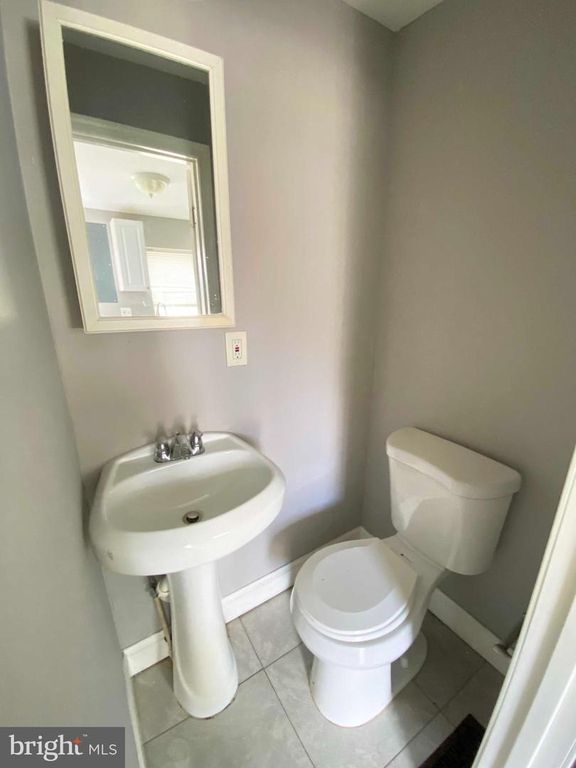 Image 10 of property listing at 107 S DEAN ST, Baltimore, MD 21224