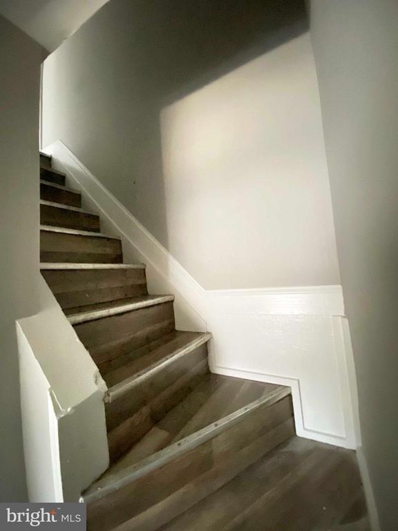 Image 11 of property listing at 107 S DEAN ST, Baltimore, MD 21224