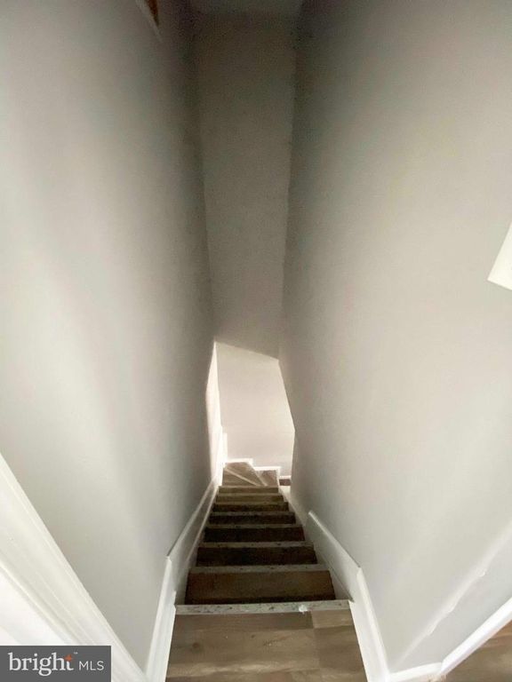 Image 12 of property listing at 107 S DEAN ST, Baltimore, MD 21224