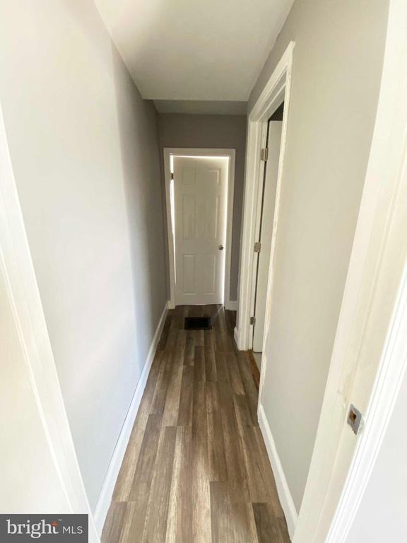 Image 13 of property listing at 107 S DEAN ST, Baltimore, MD 21224