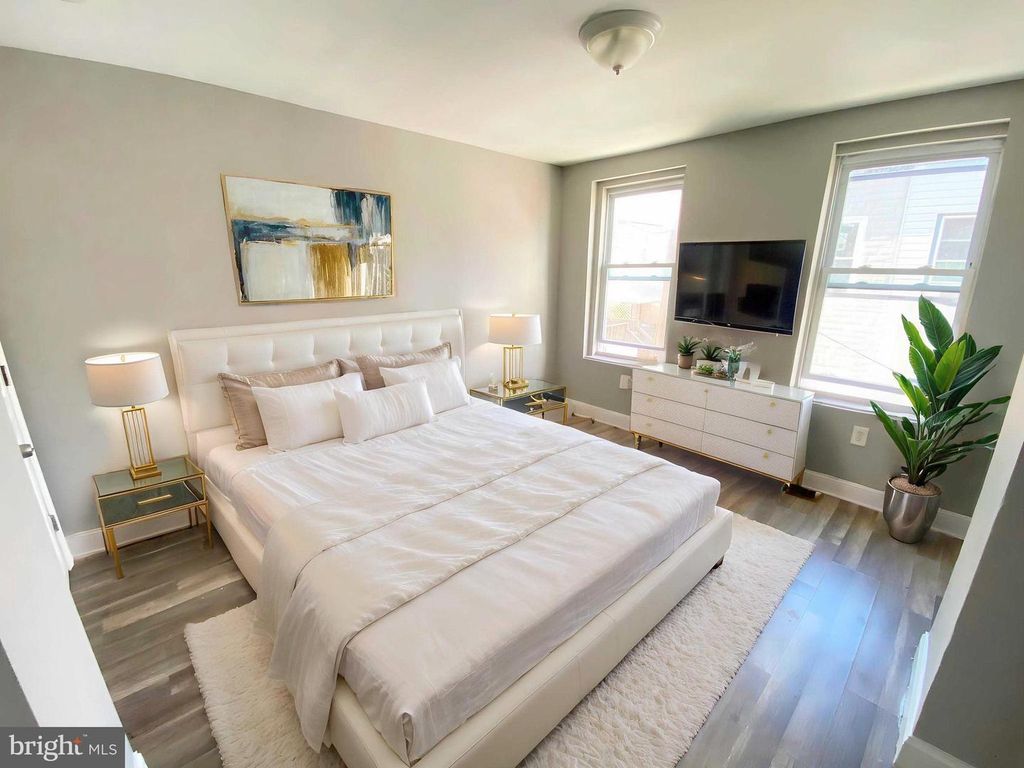 Image 14 of property listing at 107 S DEAN ST, Baltimore, MD 21224