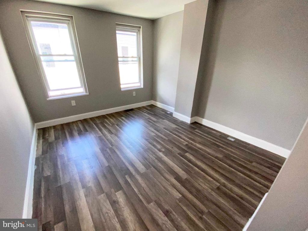 Image 16 of property listing at 107 S DEAN ST, Baltimore, MD 21224