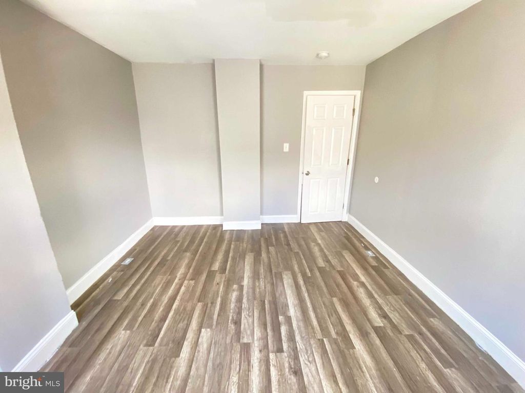 Image 17 of property listing at 107 S DEAN ST, Baltimore, MD 21224