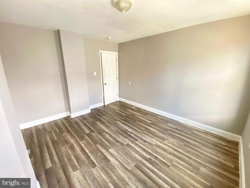 Image 18 of property listing at 107 S DEAN ST, Baltimore, MD 21224