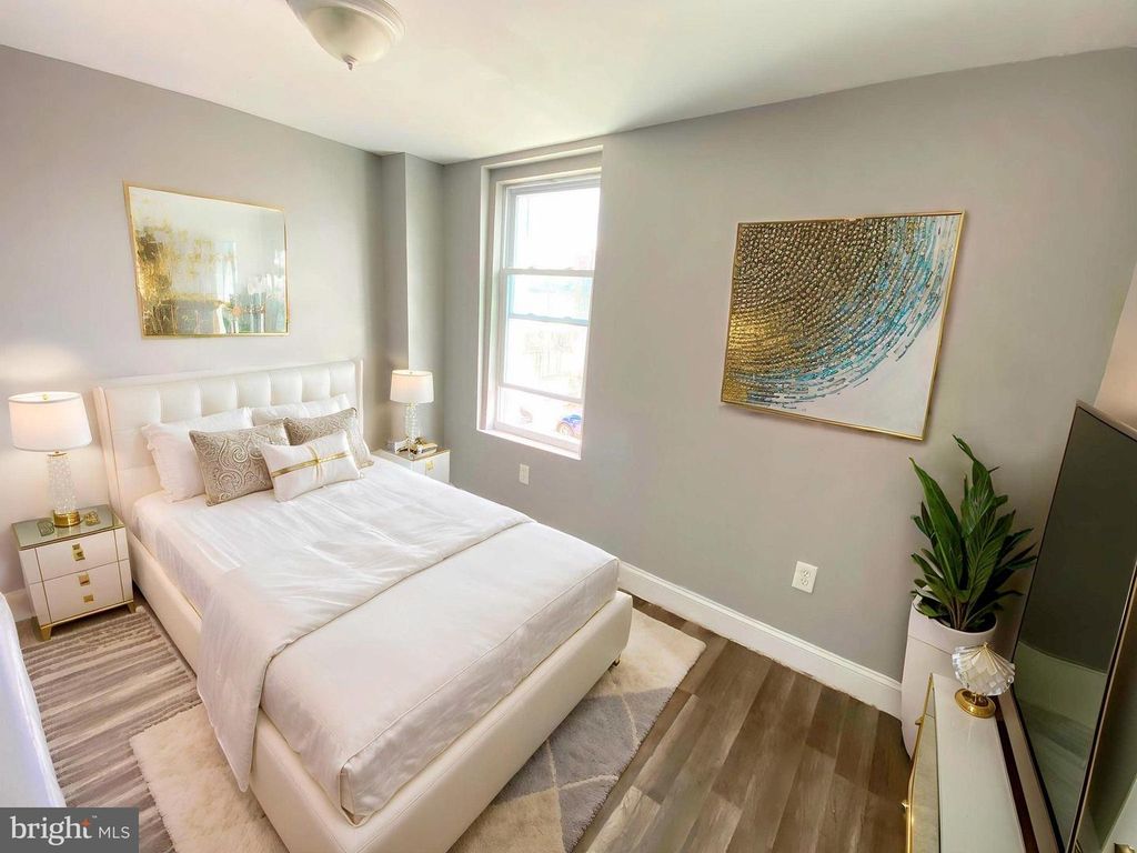 Image 19 of property listing at 107 S DEAN ST, Baltimore, MD 21224