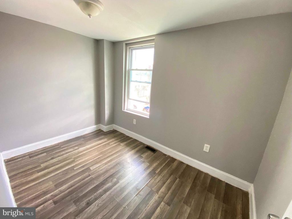 Image 20 of property listing at 107 S DEAN ST, Baltimore, MD 21224