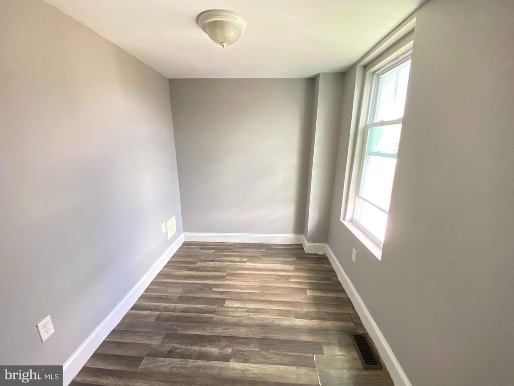 Image 21 of property listing at 107 S DEAN ST, Baltimore, MD 21224