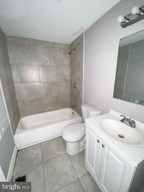 Image 22 of property listing at 107 S DEAN ST, Baltimore, MD 21224