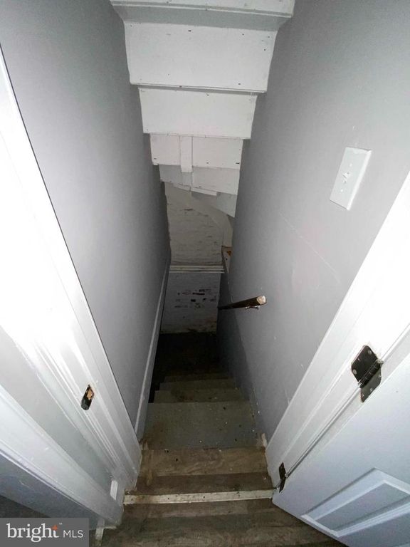 Image 23 of property listing at 107 S DEAN ST, Baltimore, MD 21224