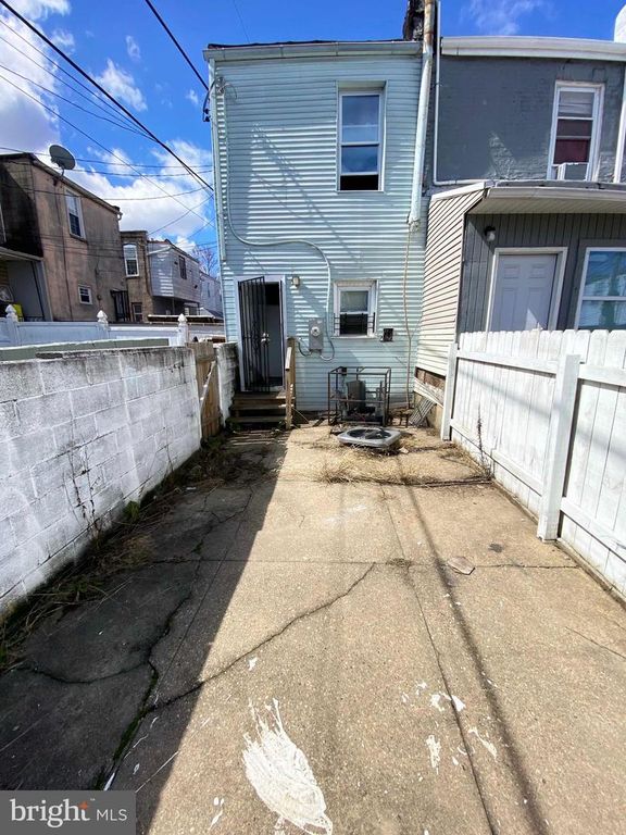 Image 26 of property listing at 107 S DEAN ST, Baltimore, MD 21224