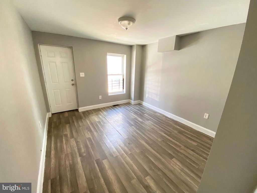 Image 5 of property listing at 107 S DEAN ST, Baltimore, MD 21224