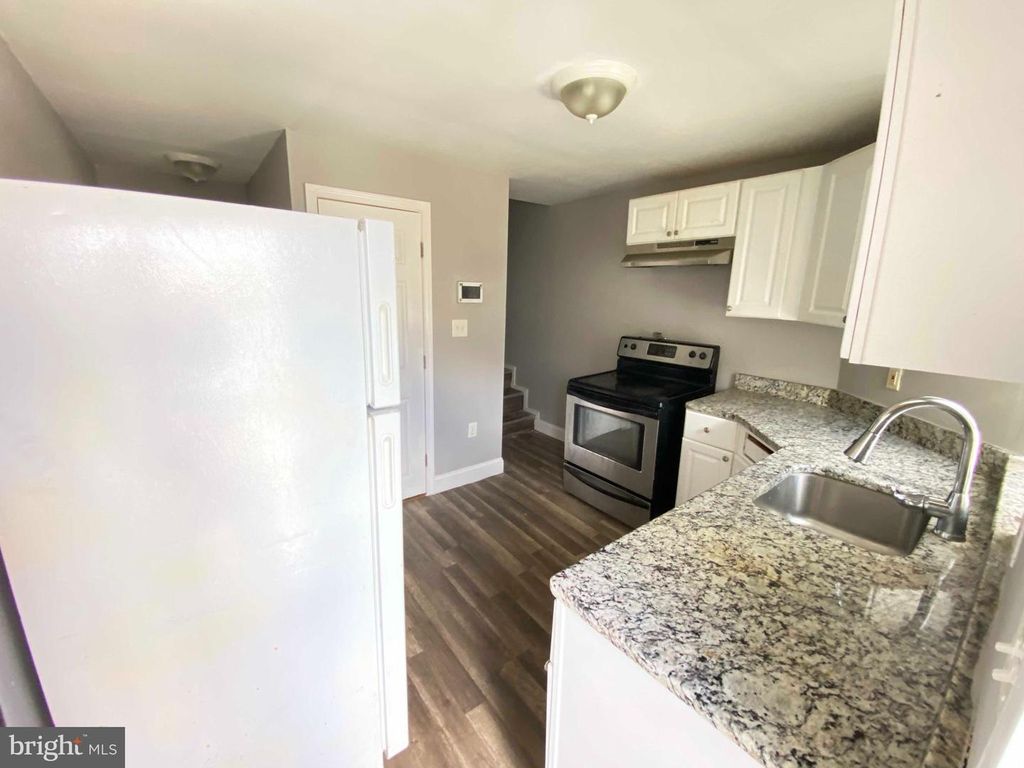 Image 9 of property listing at 107 S DEAN ST, Baltimore, MD 21224