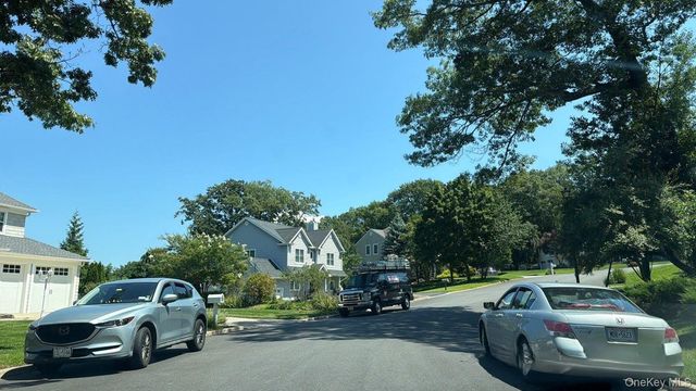 23 Flagpole Lane, East Setauket, NY 11733